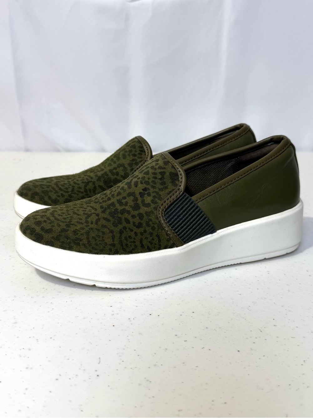Clarks Collection Women’s 6 Olive Leopard Slip On Wedge Sneakers Comfort